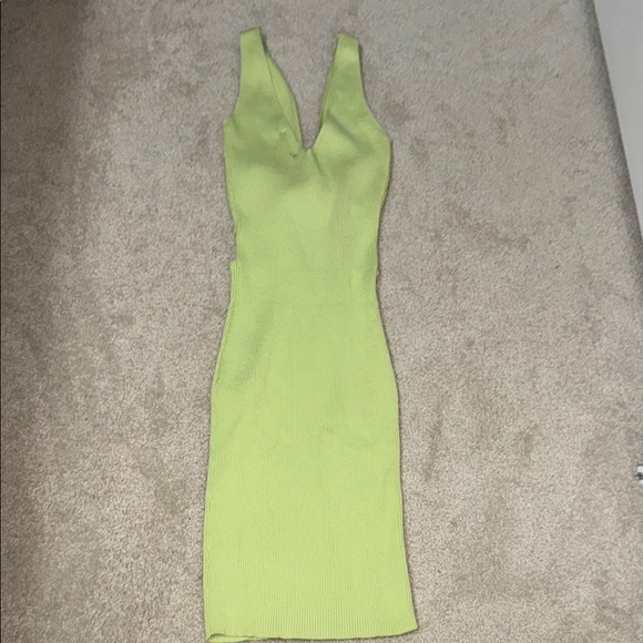 Lime Green Sleeveless Dress - Picture 4 of 4